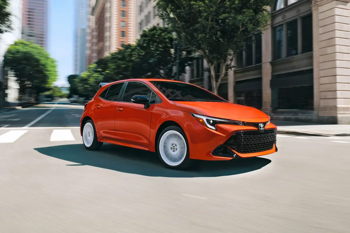 Toyota Corolla Hatchback FX Edition 2026 thêm vẻ ngoài thể thao (và thế là hết)